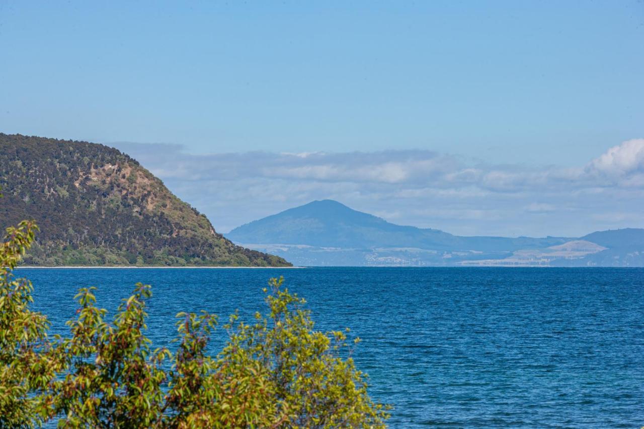 Lakefront Villa - Waitahanui Holiday Home Экстерьер фото