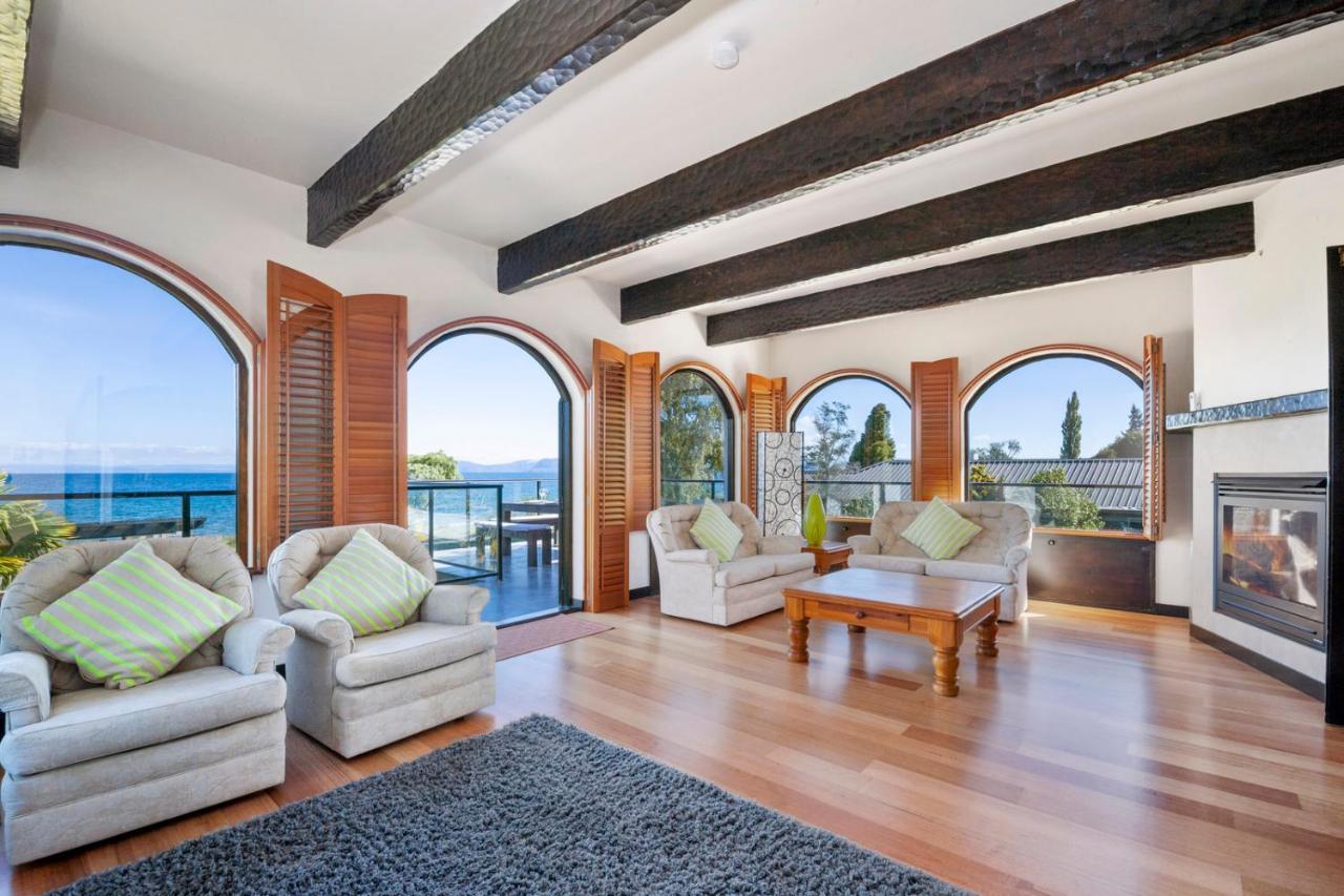 Lakefront Villa - Waitahanui Holiday Home Экстерьер фото