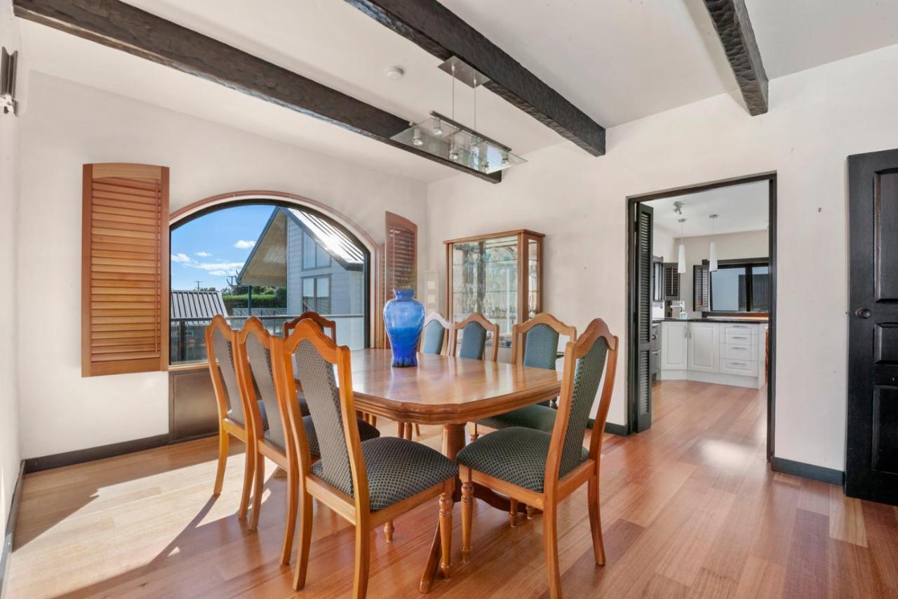Lakefront Villa - Waitahanui Holiday Home Экстерьер фото