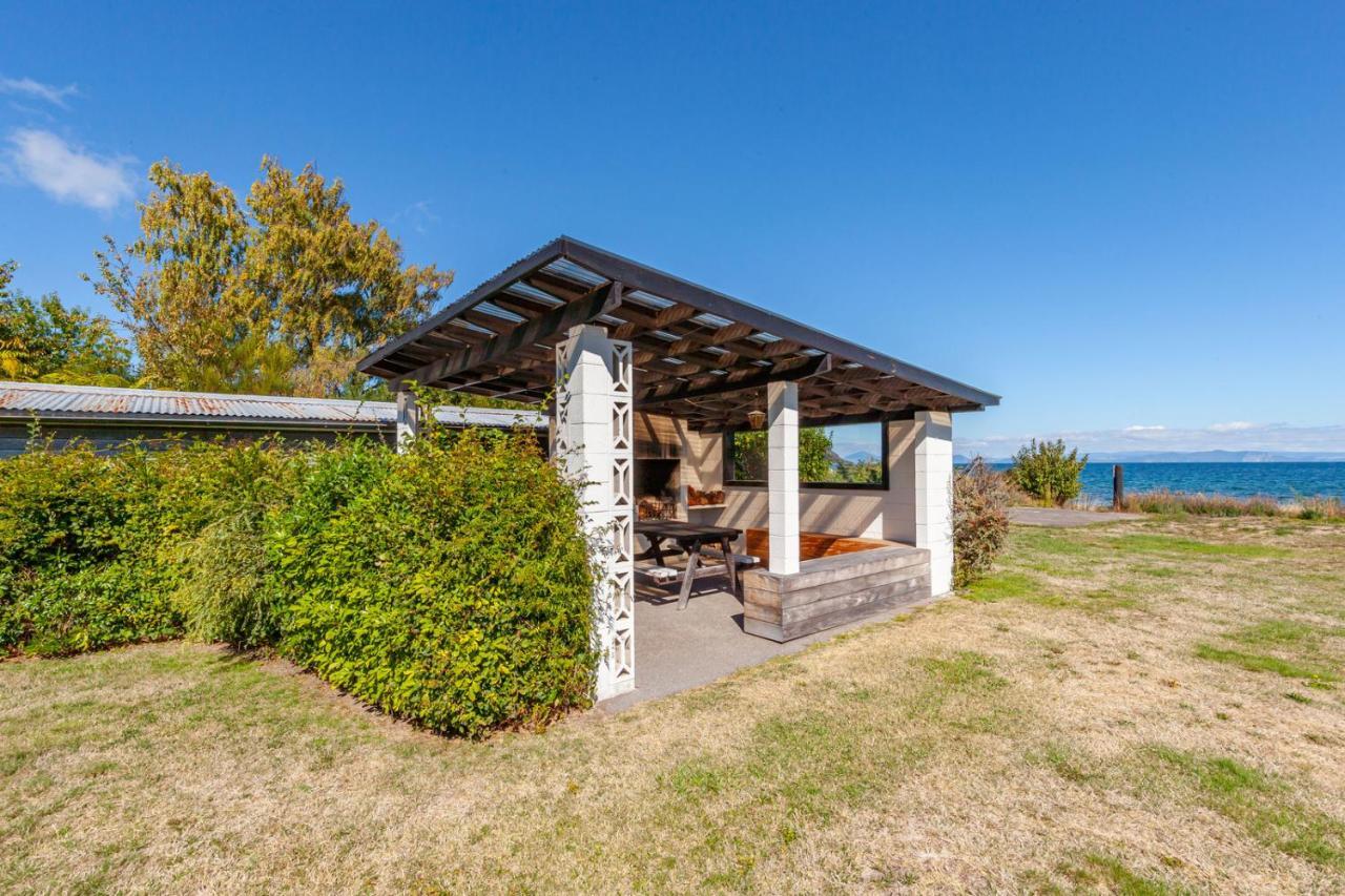 Lakefront Villa - Waitahanui Holiday Home Экстерьер фото