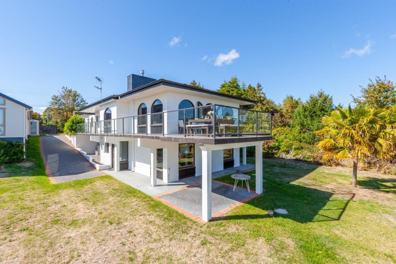 Lakefront Villa - Waitahanui Holiday Home Экстерьер фото