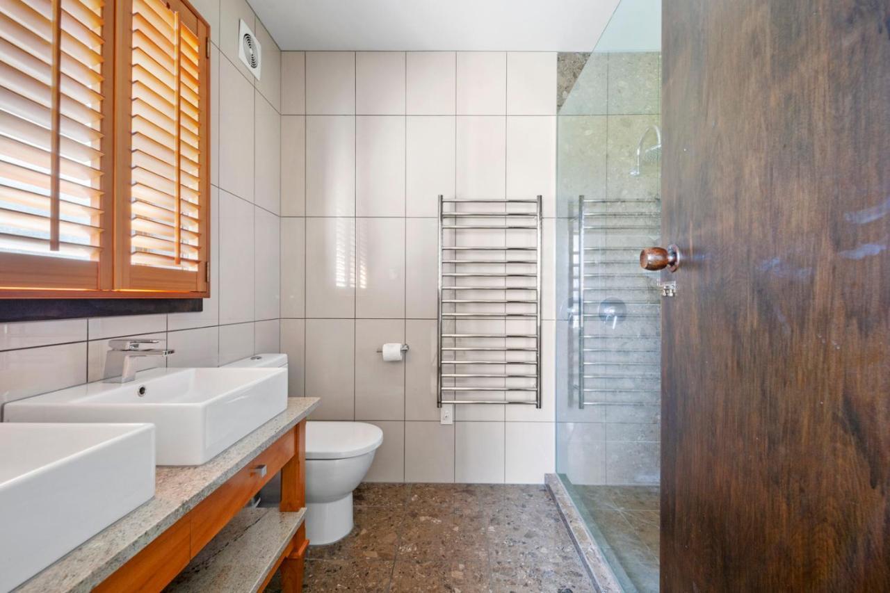 Lakefront Villa - Waitahanui Holiday Home Экстерьер фото